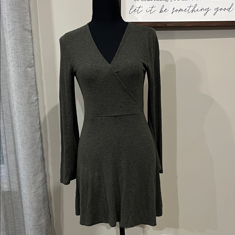 Express petite Elegant Dark Green/Gray Wrap Dress